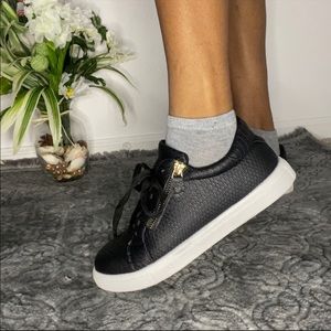 Black snakeskin shoe
